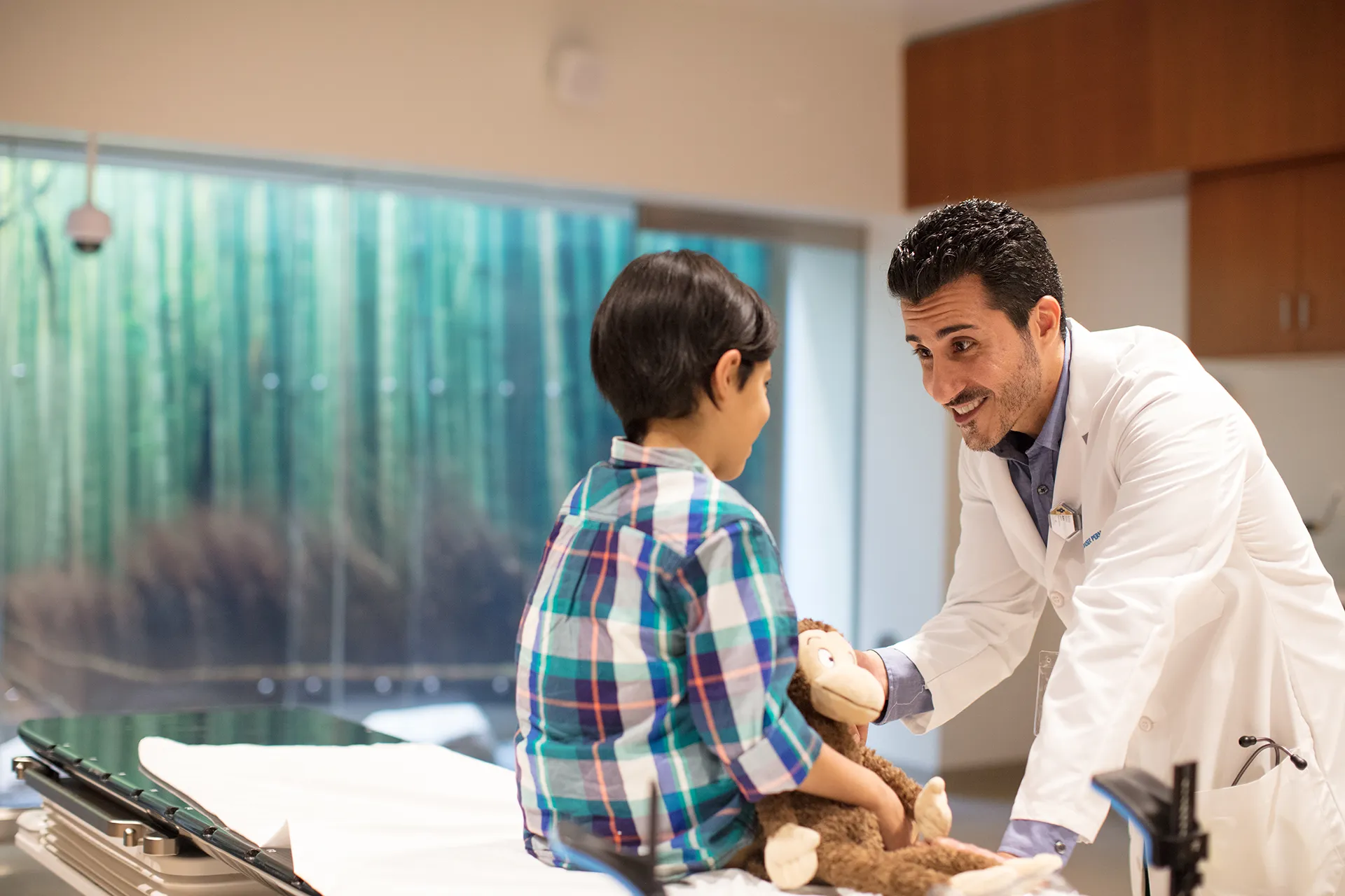 Kaiser Permanente physician with pediatric patient